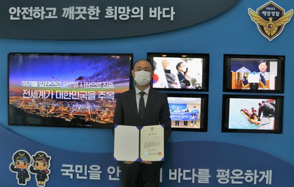 이영희 주무관 표창수여 후 기념촬영 모습. ⓒ 보령해경