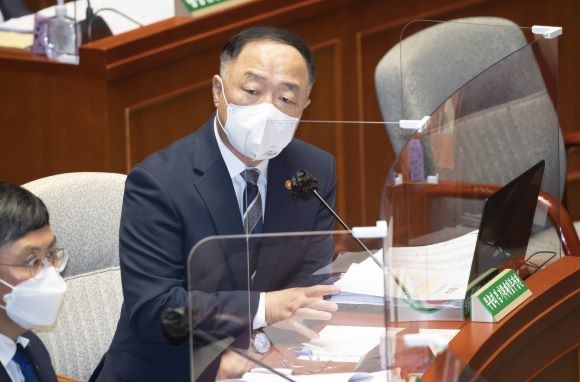정부가 지난 6월28일 발표한 신용카드 캐시백 정책이 올해 2분기 카드 소비 증가로 난항이 예상된다. ⓒ 연합뉴스