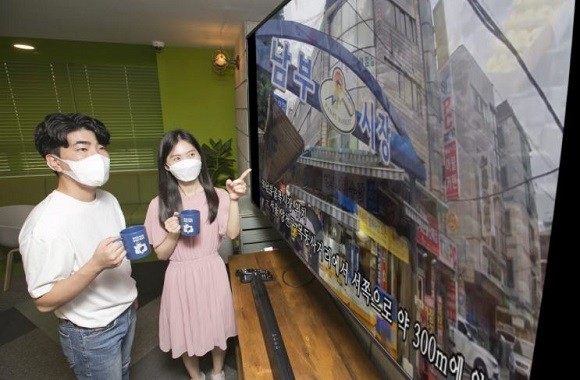 KT는 온라인 마케팅에 익숙하지 않은 전통시장 상인들이 자신의 점포와 판매 상품을 홍보할 수 있는 영상 광고를 직접 제작할 수 있도록 이에 필요한 미디어 교육을 제공하기로 했다. ⓒ KT