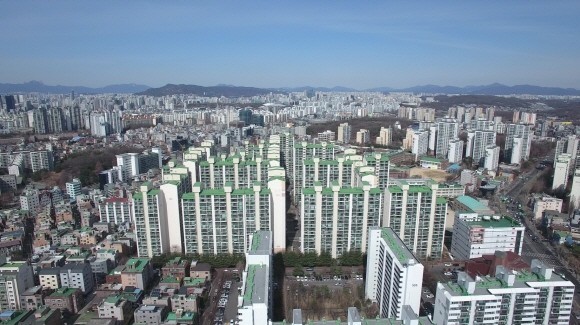 쌍용건설과 포스코건설, 대우건설, 현대엔지니어링 컨소시엄이 지난 5월 수주에 성공한 가락 쌍용1차아파트. © 쌍용건설