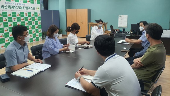 2022 괴산세계유기농산업엑스포 조직위 최낙현 사무총장은 지난 13일 조직위 사무실에서 성공적인 엑스포 개최를 위한 방안을 논의했다. ⓒ 충북도