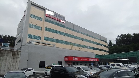 한 환자가 수술조치가 잘못됐다며 피해를 호소하고 있는 포항 대이동에 소재한 대형병원. = 최성필 기자