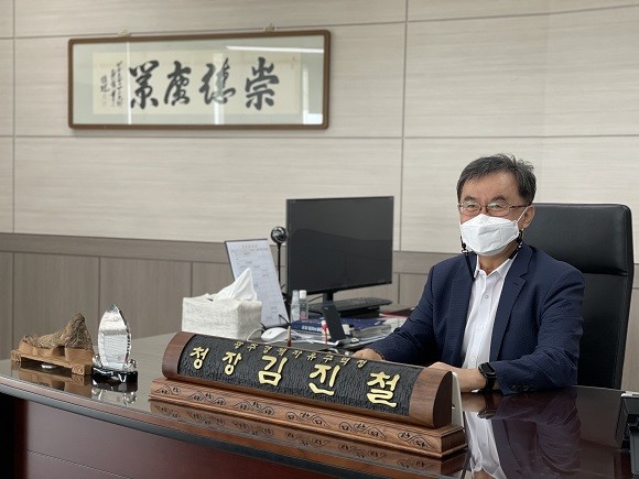 김진철 광주경제자유구역 초대 청장이 인터뷰에 응하고 있다. ⓒ 프라임경제