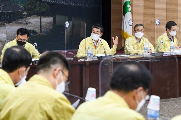 영주시가 24일 '2022 년도 업무계획 보고회 '를 열고 내년도 시정 업무 운영방향과 2022년 중점현안 사업의 본격적인 추진을 위한 실·국별 업무계획 논의에 들어갔다. ⓒ 영주시청