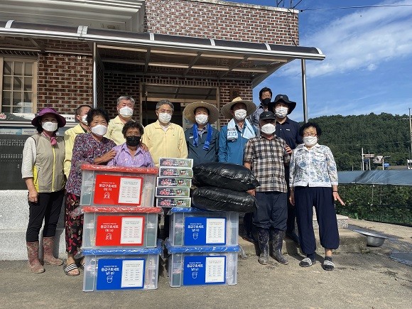 강성조 경북도 행정부지사는 태풍과 집중호우로 주택 침수피해를 입은 지역의 이재민을 위로하기 위해 임시주거시설을 긴급 방문했다고 27일 밝혔다. ⓒ 경북도