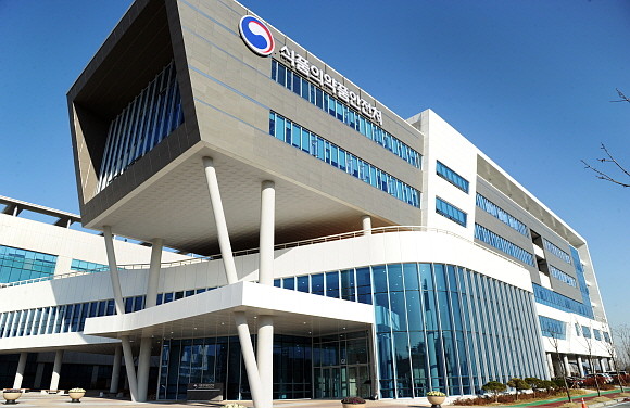 식약처가 아이진이 개발 중인 신종 코로나바이러스 감염증 백신 후보물질 'EG-COVID'의 임상 1·2a상 시험 계획을 승인했다. © 연합뉴스