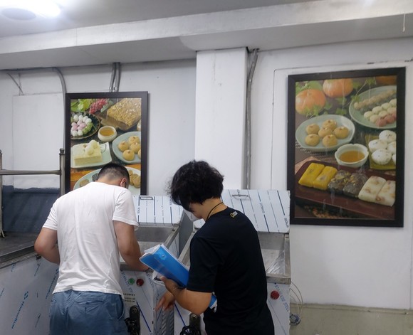 함안군이 추석을 맞아 제조 판매업소를 점검하고 있다. ⓒ 함안군