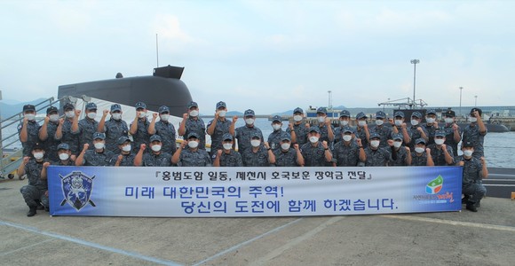 독립유공후손 장학금 전달 후 단체 기념촬영을 하고 있다. ⓒ 제천시