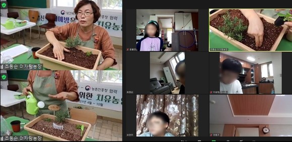 '어린이 농부, 상추텃밭 만들기'를 진행모습. ⓒ 청주시