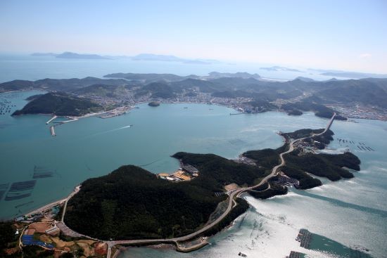 신지면 상산에서 바라본 완도읍 전경. ⓒ 완도군