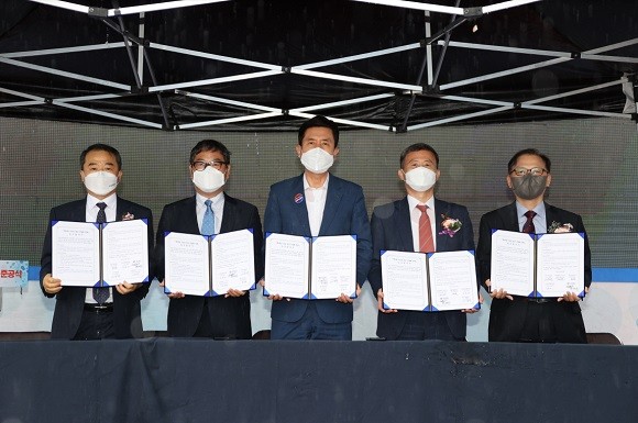 포항시는 지난 24일 한국지질자원연구원에서 메디컬 점토광물사업 육성을 위한 '기능성 점토 산업화 플랫폼' 준공식을 가졌다. ⓒ 포항시