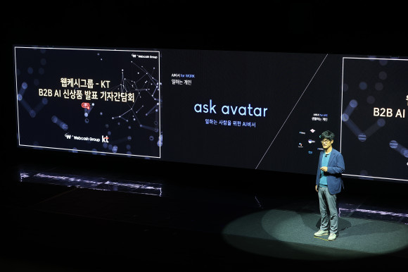 윤완수 웹케시 부회장이 29일 AI비서 '에스크아바타' 출시 온라인 간담회에서 서비스에 대해 설명하고 있다. ⓒ 웹케시