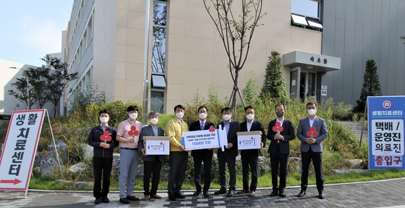왼쪽 세번째부터 차례로 구자행 대전시자원봉사센터장, 유세종 대전시 시민안전실장, 김성균 서부발전 성장사업본부 부사장, 정회영 충남사회복지공동모금회 사무처장. ⓒ 서부발전