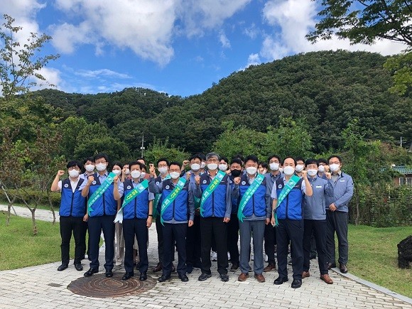 30일 한수원 품질안전본부가 경주 성동시장 일대에서 청렴문화 확산을 위한 캠페인을 시행했다. ⓒ 한국수력원자력
