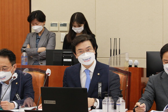강민국 의원이 정무위 국정감사에서 공정거래위원회에 질의하고 있다. ⓒ 프라임경제