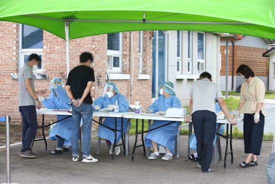 화순군 보건당국은 집단감염이 나온 해당 학교 등에 대한 긴급 전수검사를 실시했다. ⓒ 화순군
