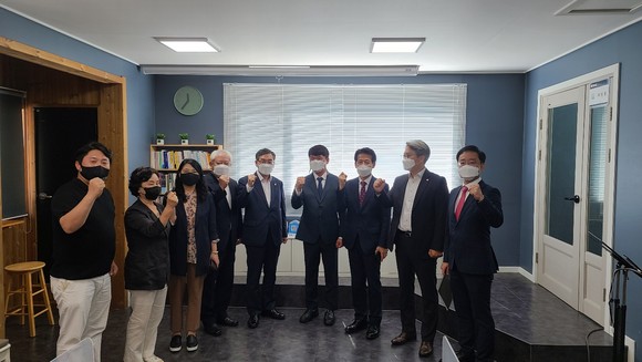 부산시 연제구 의장 및 의원들이 생활방역 시스템 솔루션 설명회를 위해 함양군에 위치한 (주)이르케 본사에 방문했다. ⓒ 프라임경제