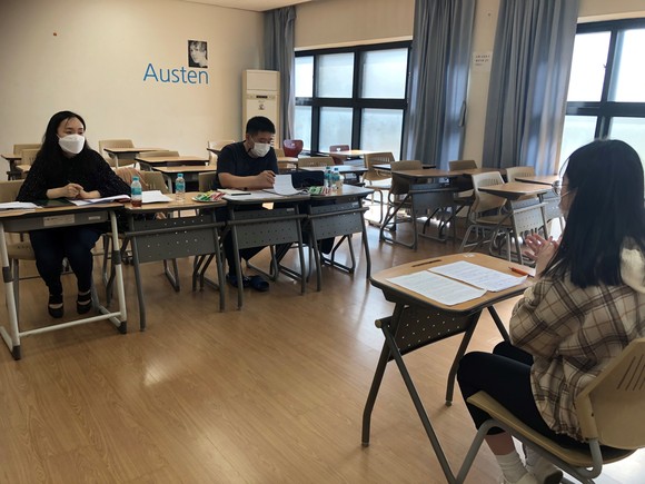 학생들이 대학 입시 수시모집 모의면접에 참가하여 실전 역량을 키우고 있다. ⓒ 충남교육청