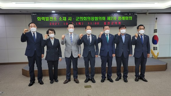 보령시의회 박금순 의장은 지난 7일 전국 화력발전소 소재 시·군의회 의장협의회 제2차 정례회에 참석 후 기념촬영을 하고 있다. ⓒ 의회사무국