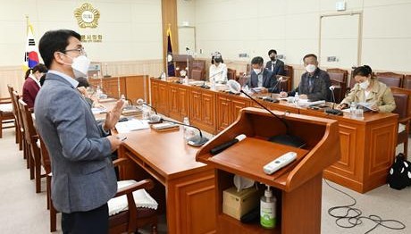 보령시의회 축산악취 저감 방안연구회 중간보고회 모습. ⓒ 의회 사무국