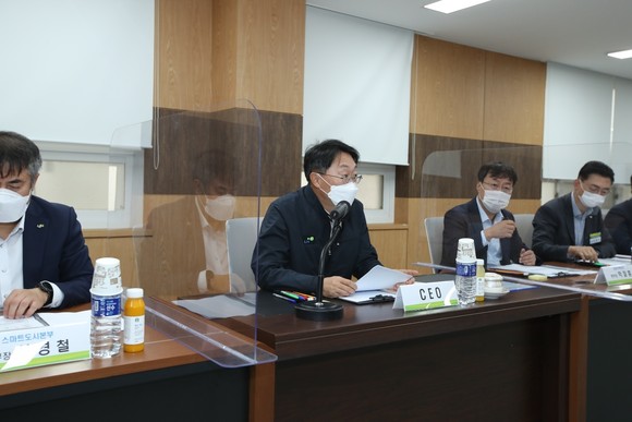 김현준 사장이 경기권역 주택공급 촉진을 위한 점검회의를 개최하고 있다. ⓒ 한국토지주택공사