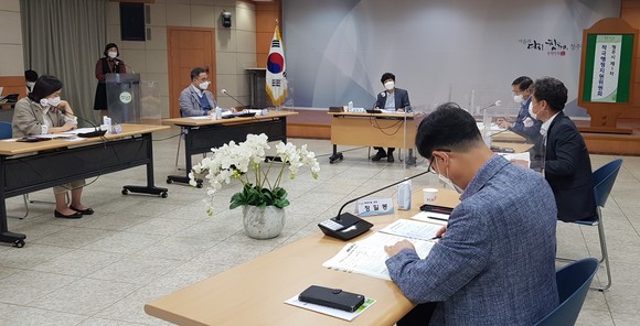 청주시는 지난 15일 하반기 적극행정 우수공무원10명을 선발했다. ⓒ 청주시