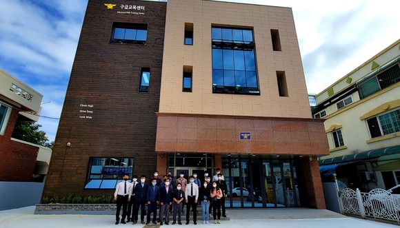 17일 대전소방본부는 전국 최초의 구급대원 전문교육 훈련기관인 구급교육센터를 준공 후 기념촬영을 하고 있다. ⓒ 대전소방본부
