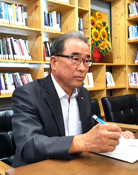 구자열 이사장은 서민 연료 LPG가스 가격이 최근 급격히 인상되고 있는 데 대해 심각한 우려를 표하면서 정부의 '에너지 무대책'의 맹점을 지적했다. = 김태인 기자