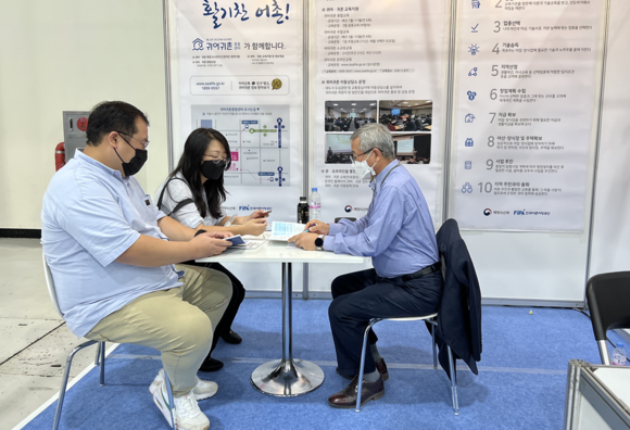 귀어귀촌 이동상담소 상담 모습. ⓒ 어촌어항공단