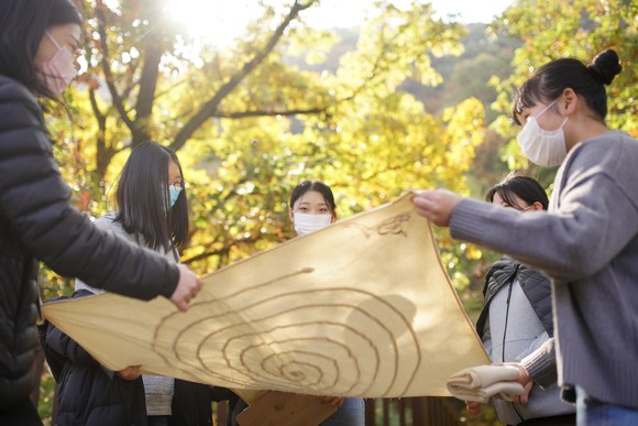 지난 19일 탄소중립 중점학교에서 실천하는 지구를 위한 탄소 줄이기 프로그램 운영 모습. ⓒ 산림청