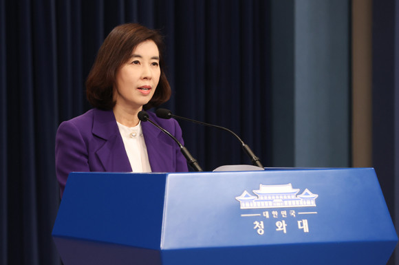 박경미 청와대 대변인은 오는 28일부터 11월5일까지 7박9일 일정으로 이탈리아, 영국, 헝가리를 순방하는 문재인 대통령의 일정을 전했다. ⓒ 연합뉴스