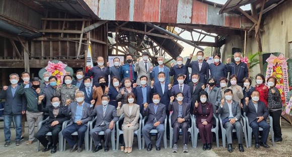 지난 21일 석성면 문화재보존복원추진위원회 발대식 개최 후 기념촬영 모습. ⓒ 부여군