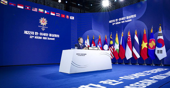 의장국인 볼키아 브루나이 국왕은 '한-아세안 공동성명'을 채택하고 '한-아세안 정상회의'를 마쳤다. ⓒ 청와대