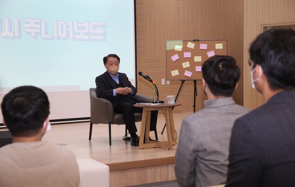 한범덕 시장님과 주니어보드 '허심탄회' 토크콘서트 모습. ⓒ 청주시