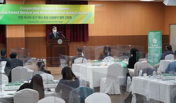 지난 26일 한-아시아지역 주한 외교공관 산림협력 확대를 위한 간담회 개최 모습. ⓒ 산림청