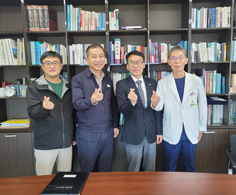 여천NCC와 여수애양병원 관계자가 기념촬영을 하고 있다. ⓒ 여천NCC