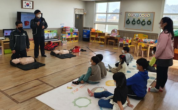 삽시도 어린이 물놀이 안전교육 모습. ⓒ 보령해경