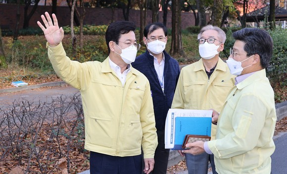 미세먼지 비상저감조치 발령 모의훈련을 점검하고 있는 허태정 대전시장. ⓒ 대전시