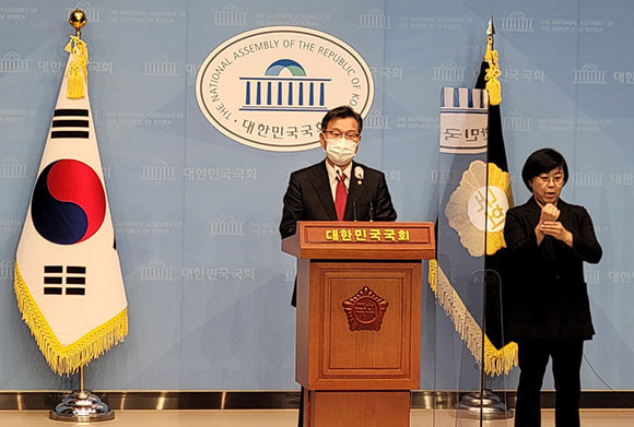이양수 국민의힘 선대위 수석대변인이 17일 윤석열 국민의힘 대선 후보의 고발사주 의혹을 수사하고 있던 차장이 여당 의원과의 접촉을 했다는 논란에 대해 비판했다. ⓒ 이양수 국민의힘 선대위 수석대변인