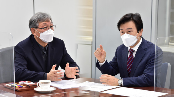 조규일 시장과 손우준 부산지방국토청장이 지역현안을 논의하고 있다. ⓒ 진주시