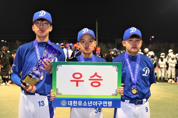 동해시유소년야구단이 '국토정중앙 양구 전국유소년야구대회'에서 창단 6년만에 우승을 차지했다. =조원재 학생기자
