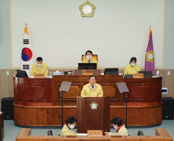 조근제 함안군수가 2022년 예산안 편성을 설명하고 있다. ⓒ 함안군