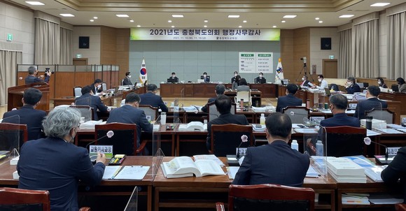 충북도의회 교육위원회는 지난 19일 충청북도교육청을 대상으로 2일차 행정사무감사를 실시했다. ⓒ 의회사무국