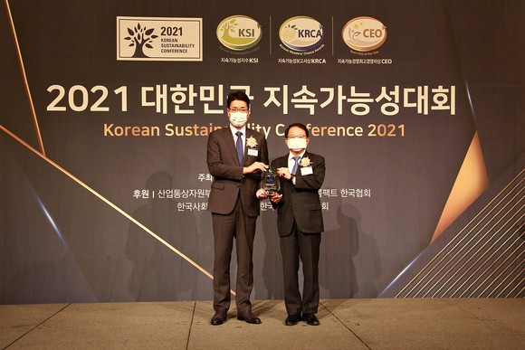 롯데홈쇼핑이 2021년 '지속가능성지수(KSI)'2년 연속 1위를 수상했다. ⓒ 롯데홈쇼핑