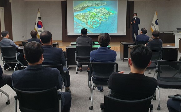 지난 8일 새만금 도시 특성화 방안에 관한 특강을 실시했다. ⓒ 새만금개발청