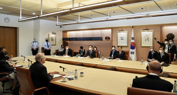 문 대통령은 스콧 모리슨 총리와의 확대정상회담에서 양자 협력, 지역 및 국제 협력 등 양국 관심사에 대해 폭넓게 논의했다. ⓒ 연합뉴스