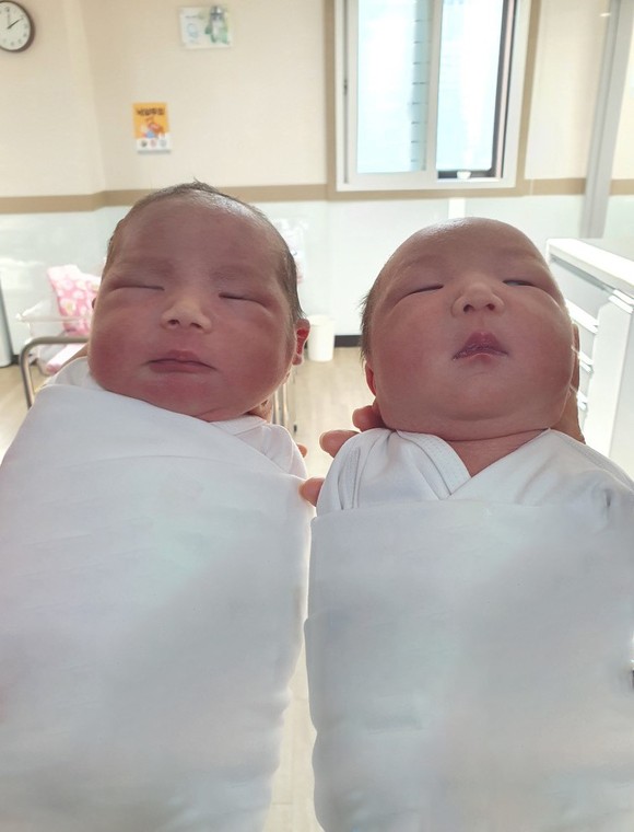 이선구·이은선 부부가 출산한 쌍둥이 아들. ⓒ 하동군