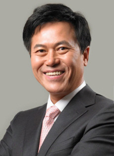 박정호 SK하이닉스 부회장이 10년 뒤에도 글로벌 기업으로 우뚝 서기 위해, 아무도 가지 않은 길을 개척하는 '1등 마인드'를 가져야 한다고 강조했다. ⓒ SK하이닉스