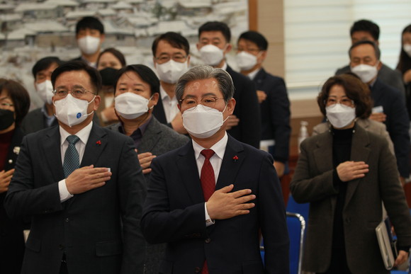 오태완 의령군수가 2022년 시무식에서 의령미래 발전을 위한 굳은 의지를 다지고 있다. ⓒ 프라임경제