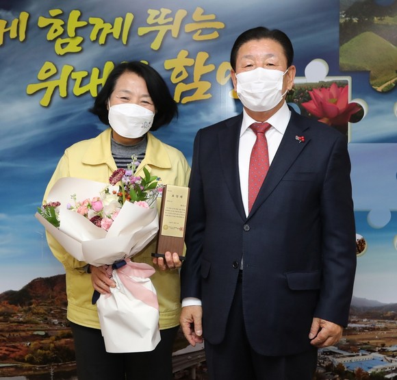 함안군이 산사태 예방·대응 최우수기관을 수상하고 있다. ⓒ 함안군